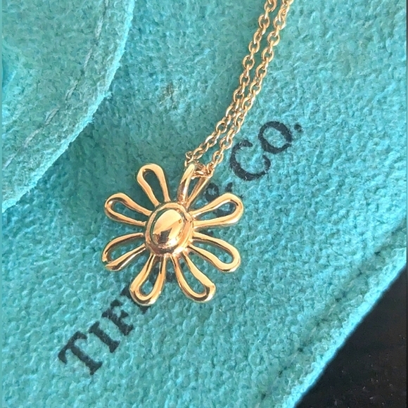 Tiffany and co 18K Gold Daisy necklace by Paloma Picasso - Picture 8 of 8